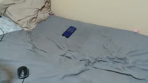 Snapshot of petite_bunni chatting on 5, 6, 2026 petite_bunni online show from 5, 6, 2026