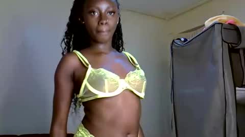 Snapshot of petite_charm chatting on 14, 4, 2026 Charm online show from 14, 4, 2026