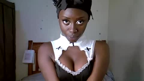 Snapshot of petite_charm chatting on 17, 4, 2026 Charm online show from 17, 4, 2026