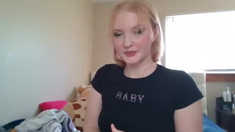 Snapshot of petite_cupcake chatting on 21, 2, 2025 Little cupcake online show from 21, 2, 2025