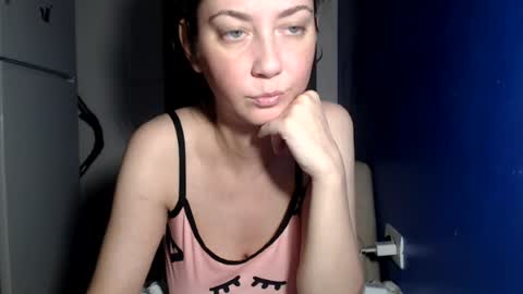Snapshot of petite_danielle chatting on 16, 7, 2026 petite_danielle online show from 16, 7, 2026