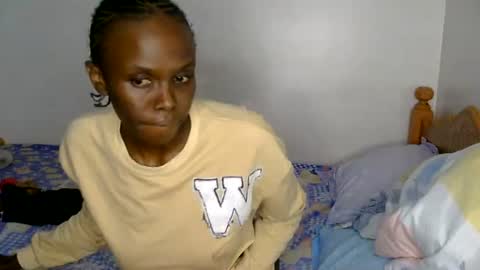 Snapshot of petite_desiree chatting on 5, 8, 2026 Desiree online show from 5, 8, 2026