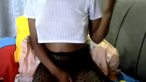 Snapshot of petite_loverr chatting on 6, 2, 2025 Petite loverr online show from 6, 2, 2025