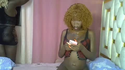 Snapshot of petite_lunar chatting on 5, 4, 2026 Lunar online show from 5, 4, 2026