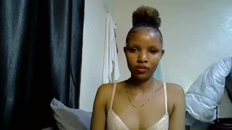 Snapshot of petite_melinda chatting on 11, 6, 2026 petite_melinda online show from 11, 6, 2026