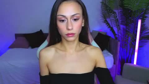 Snapshot of petite_moly chatting on 27, 5, 2026 Alice online show from 27, 5, 2026
