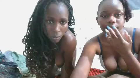 Snapshot of petiteblackjuicy chatting on 19, 6, 2026 Amara online show from 19, 6, 2026