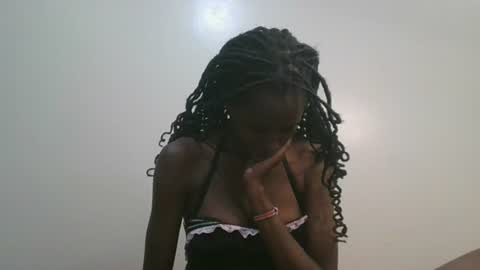 Snapshot of petiteblackjuicy chatting on 25, 6, 2026 Amara online show from 25, 6, 2026