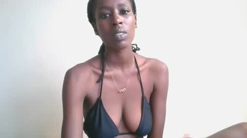 Snapshot of petiteblackjuicy chatting on 29, 6, 2026 Amara online show from 29, 6, 2026