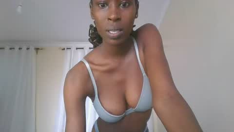 Snapshot of petiteblackjuicy chatting on 22, 7, 2026 Amara online show from 22, 7, 2026