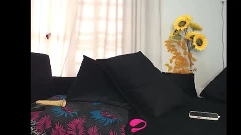 ebonyshawtypetit online show from 23, 4, 2026