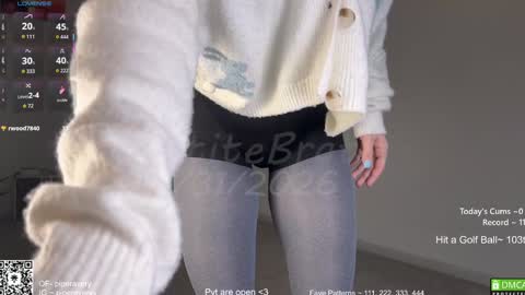 Snapshot of petitebrat chatting on 31, 1, 2026 PiperAvery online show from 31, 1, 2026