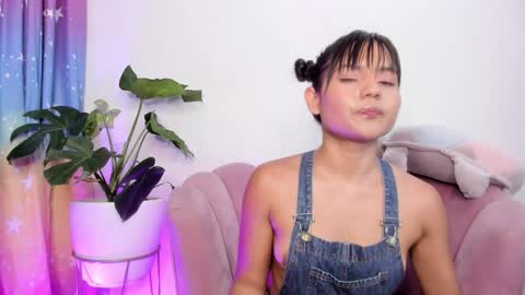 Snapshot of petitedanna chatting on 10, 12, 2024 Danna online show from 10, 12, 2024