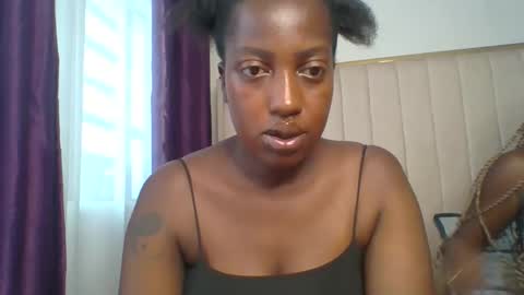 petiteebony6 online show from 14, 5, 2026