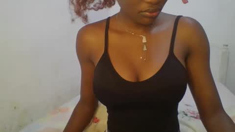 Snapshot of petiteediva chatting on 23, 4, 2026 diva online show from 23, 4, 2026