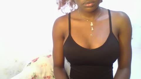 Snapshot of petiteediva chatting on 24, 4, 2026 diva online show from 24, 4, 2026