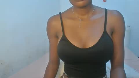 Snapshot of petiteediva chatting on 29, 4, 2026 diva online show from 29, 4, 2026