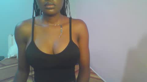 Snapshot of petiteediva chatting on 12, 5, 2026 diva online show from 12, 5, 2026