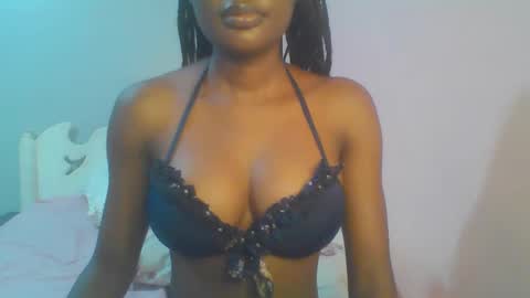 Snapshot of petiteediva chatting on 21, 5, 2026 diva online show from 21, 5, 2026
