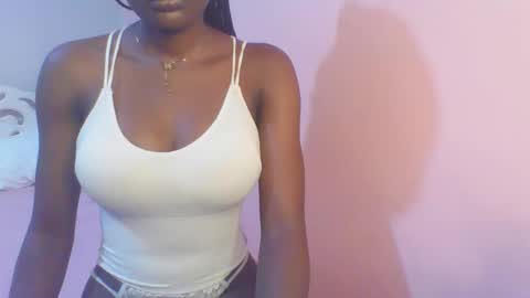 Snapshot of petiteediva chatting on 26, 5, 2026 diva online show from 26, 5, 2026