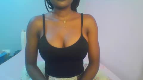 Snapshot of petiteediva chatting on 28, 5, 2026 diva online show from 28, 5, 2026