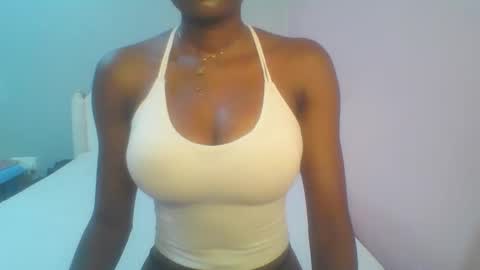 Snapshot of petiteediva chatting on 31, 5, 2026 diva online show from 31, 5, 2026