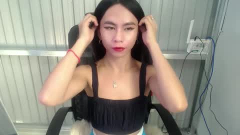 Snapshot of petitegirl_chikay chatting on 12, 10, 2025 Chikay online show from 12, 10, 2025