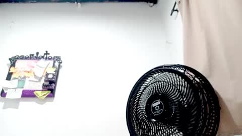 Snapshot of petiteivoryqueen chatting on 26, 10, 2025 danna online show from 26, 10, 2025