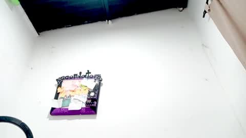 Snapshot of petiteivoryqueen chatting on 10, 11, 2025 danna online show from 10, 11, 2025