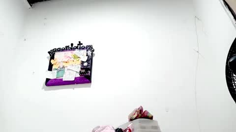 Snapshot of petiteivoryqueen chatting on 17, 11, 2025 danna online show from 17, 11, 2025