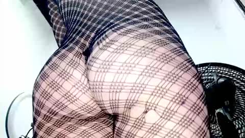 Snapshot of petiteivoryqueen chatting on 4, 12, 2025 danna online show from 4, 12, 2025