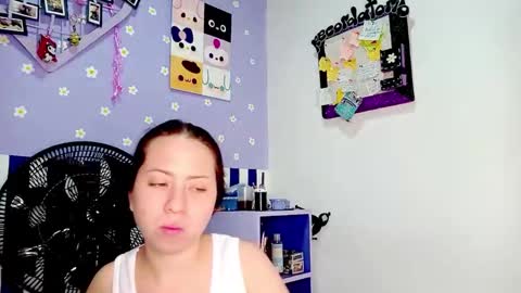Snapshot of petiteivoryqueen chatting on 7, 6, 2026 danna online show from 7, 6, 2026