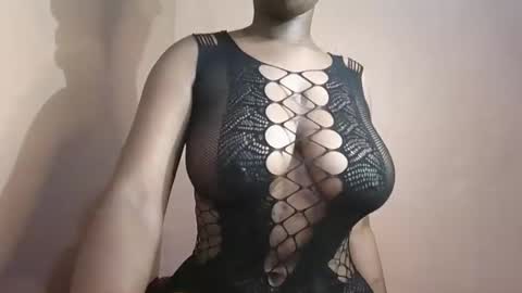 Snapshot of petitemomma76379 chatting on 16, 5, 2026 sexy chocolate online show from 16, 5, 2026