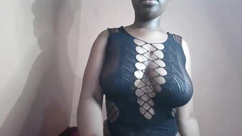 Snapshot of petitemomma76379 chatting on 16, 5, 2026 sexy chocolate online show from 16, 5, 2026