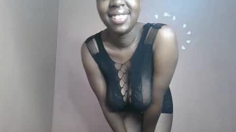 Snapshot of petitemomma76379 chatting on 20, 5, 2026 sexy chocolate online show from 20, 5, 2026