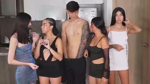 Sara Emma and Nahomy online show from 11, 3, 2025