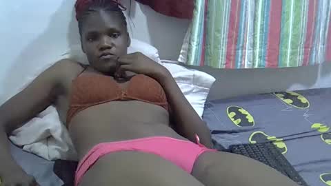 Snapshot of petiteslim2 chatting on 16, 4, 2026 petiteslim2 online show from 16, 4, 2026