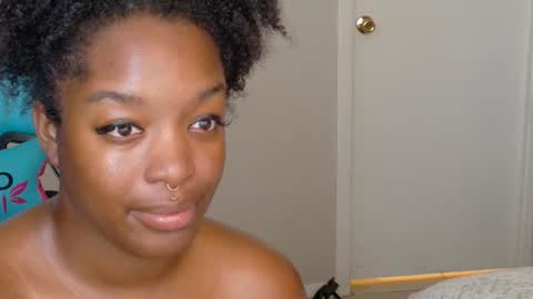 Snapshot of phatjuicypeach chatting on 5, 2, 2026 Destiny Adams online show from 5, 2, 2026