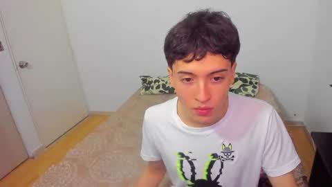 picaszomilos350 online show from 16, 3, 2026