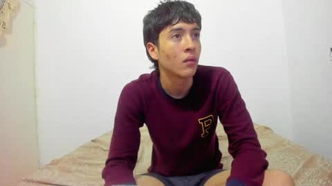 picaszomilos350 online show from 15, 4, 2026