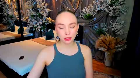 Emelie online show from 4, 3, 2025