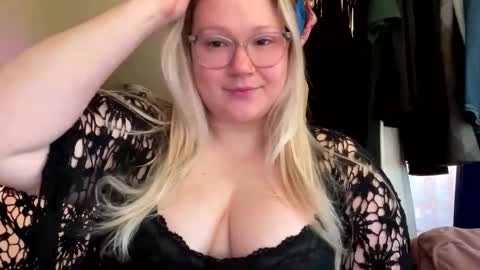 Snapshot of piggyrose chatting on 28, 9, 2025 Piggy Rose online show from 28, 9, 2025