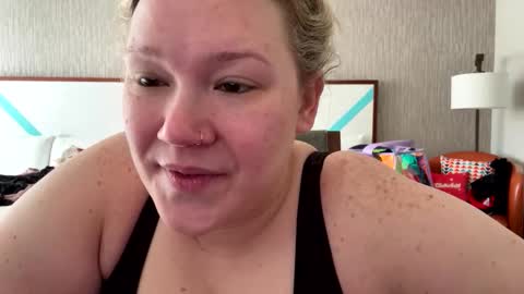 Snapshot of piggyrose chatting on 21, 4, 2026 Piggy Rose online show from 21, 4, 2026