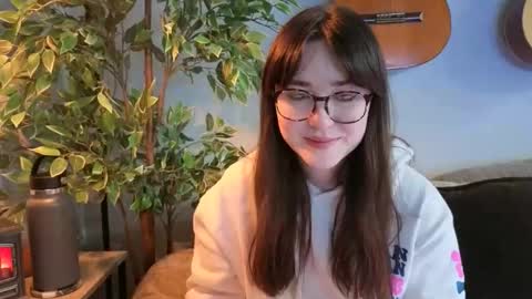 Snapshot of pillogoddess chatting on 7, 5, 2026 PilloGoddess online show from 7, 5, 2026