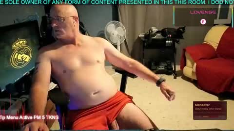 Snapshot of pilot_dave_69 chatting on 25, 9, 2025 Dave online show from 25, 9, 2025