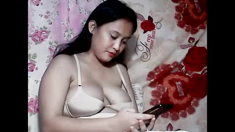 pinay_mama_milkbigboobs online show from 27, 2, 2025