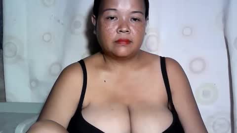 Snapshot of pinay_yummy28 chatting on 14, 11, 2025 pinay_yummy28 online show from 14, 11, 2025