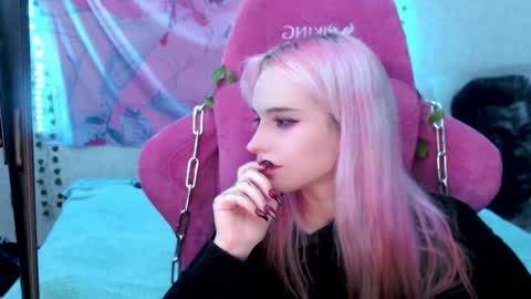 Snapshot of pineapple_dope chatting on 16, 12, 2024 Nancy online show from 16, 12, 2024