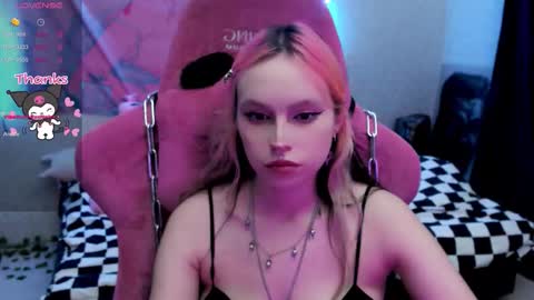 Snapshot of pineapple_dope chatting on 10, 9, 2025 Nancy online show from 10, 9, 2025