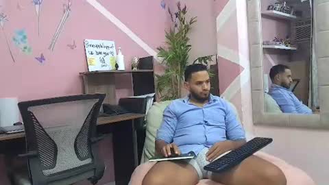 Snapshot of pineappleflipped chatting on 10, 8, 2026 pineappleflipped online show from 10, 8, 2026